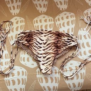 ACACIA Tiger Bottoms 💛